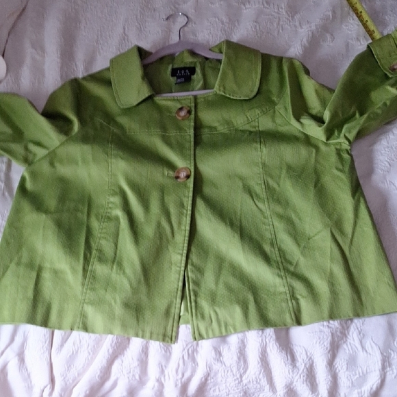 Chic Green R.Q.T. Jacket - Picture 8 of 9